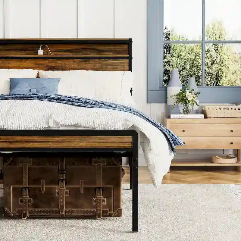 Lit plateforme Queen Size avec tête de lit de rangement, éclairage LED et port de charge