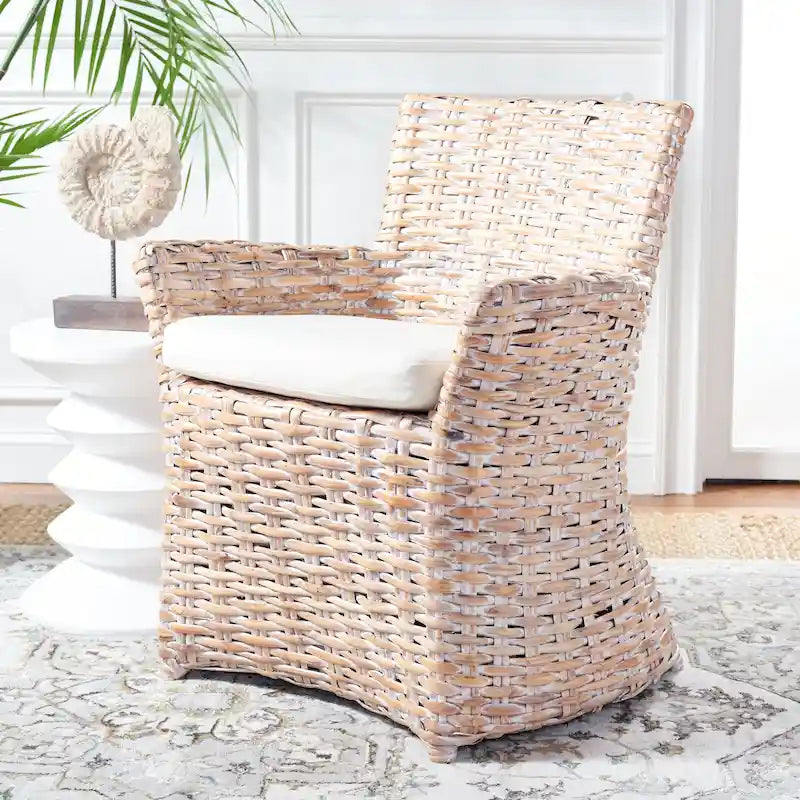 Fauteuil en osier gris délavé
