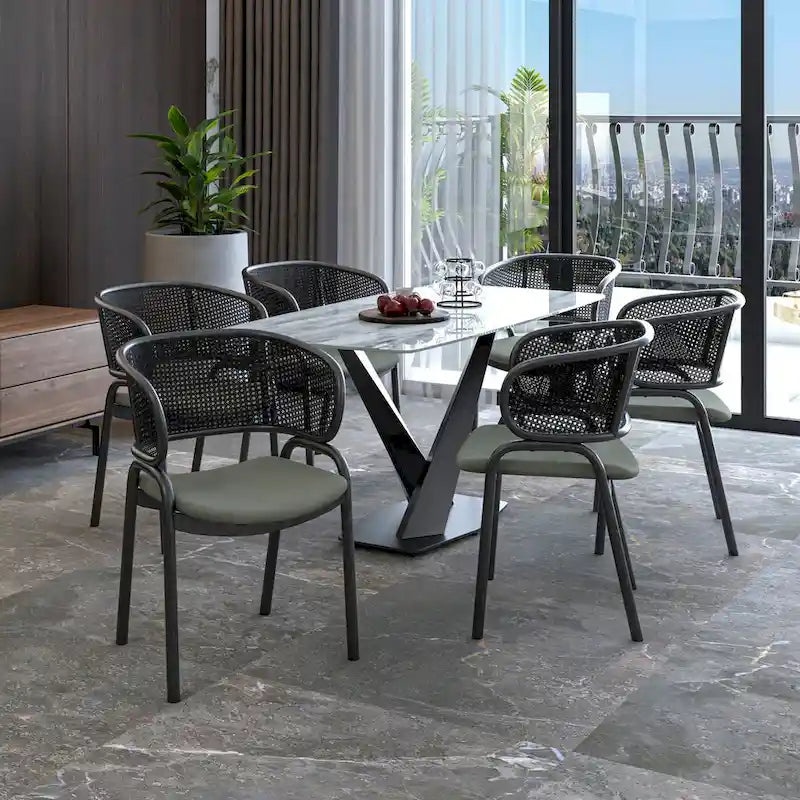 Chaise de salle à manger moderne capitonnée avec fauteuil confortable et pieds en fer noir