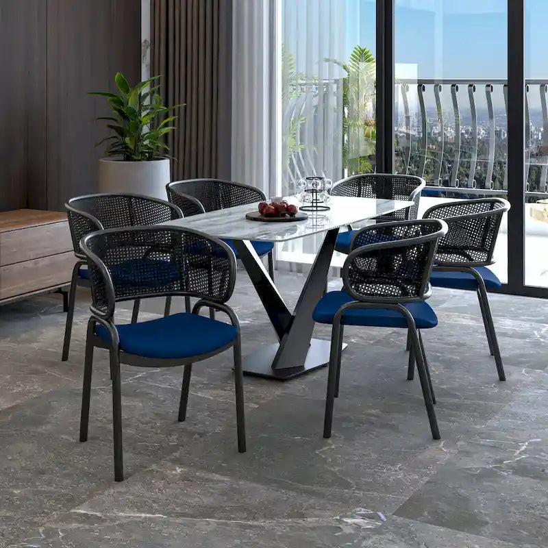 Chaise de salle à manger moderne capitonnée avec fauteuil confortable et pieds en fer noir