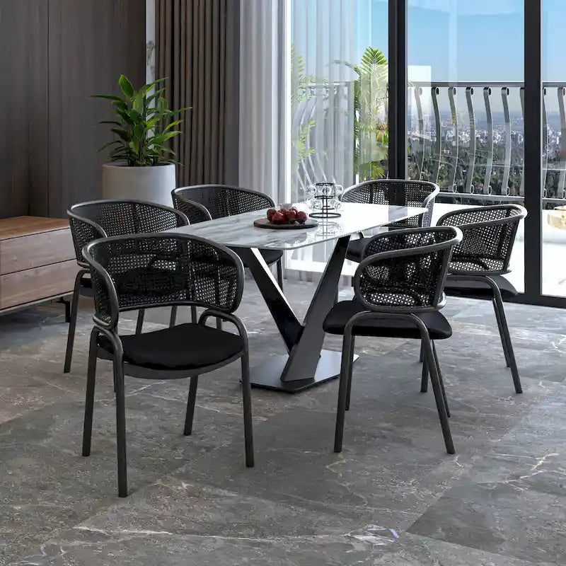 Chaise de salle à manger moderne capitonnée avec fauteuil confortable et pieds en fer noir
